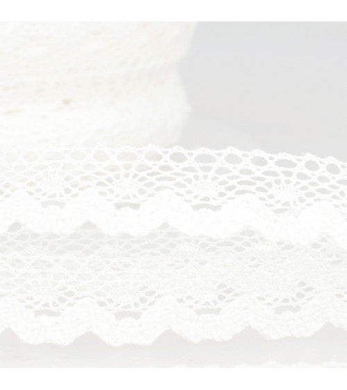 30m bobbin of 13mm white cotton lace