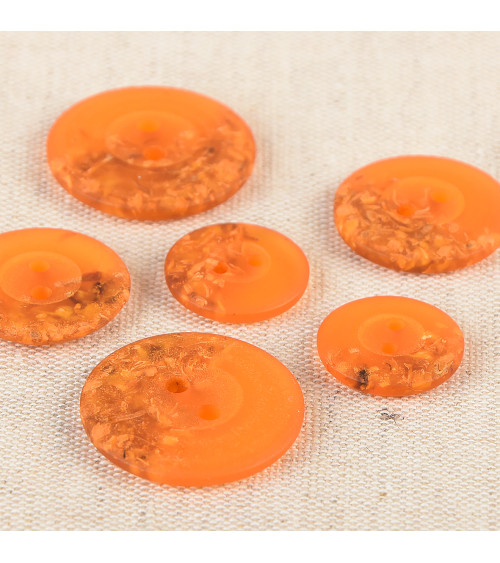 Round button 2 holes chips 19mm orange