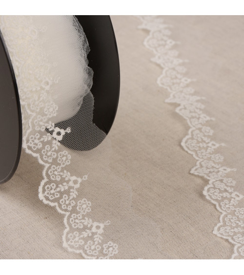 Spool 14.6m white embroidered tulle flowers 45mm made in Europe