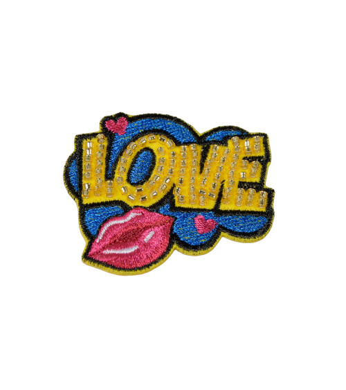 Love pearl words badge 4cm x 4.5cm