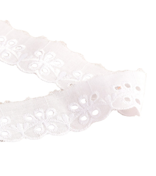 White scalloped flower embroidery 30mm per meter