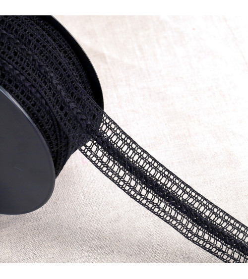 30m spool of lace between two black crosses 30mm made in Europe