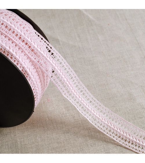 30m spool of lace between two light pink crosses 30mm made in Europe