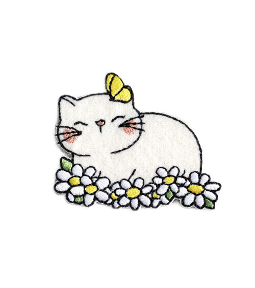 Cute beige cat badge 4.5cm x 3.5cm