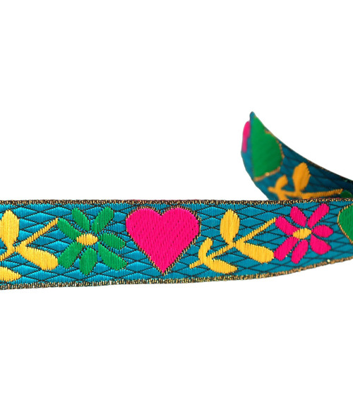 Trenza jacquard corazones y flores 25mm azul turquesa por metro