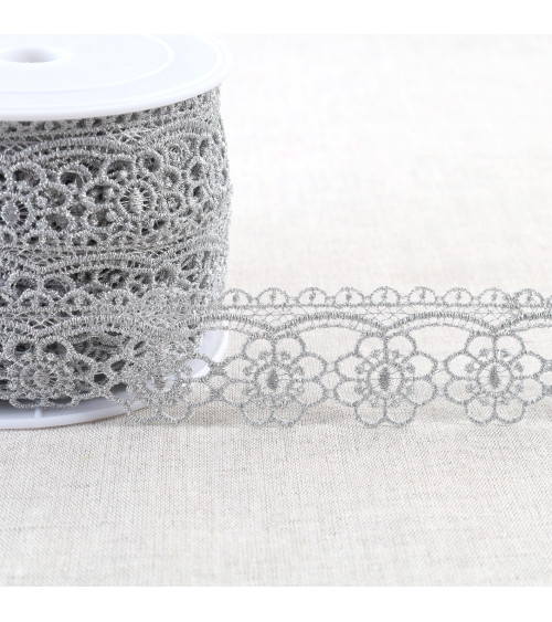 Spool 13.5m metallic guipure flowers 35mm silver