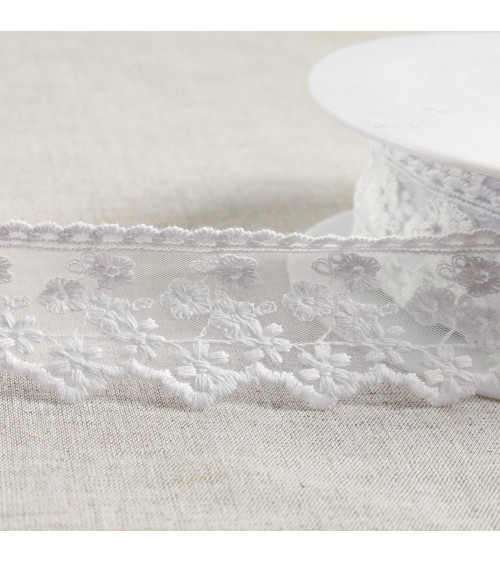 Embroidered tulle with small matt flowers 44mm ecru per meter