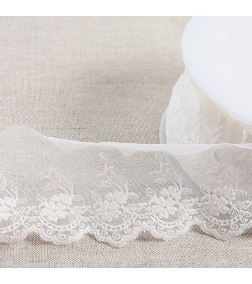 Tulle embroidered with scalloped flowers matt 82mm ecru per meter