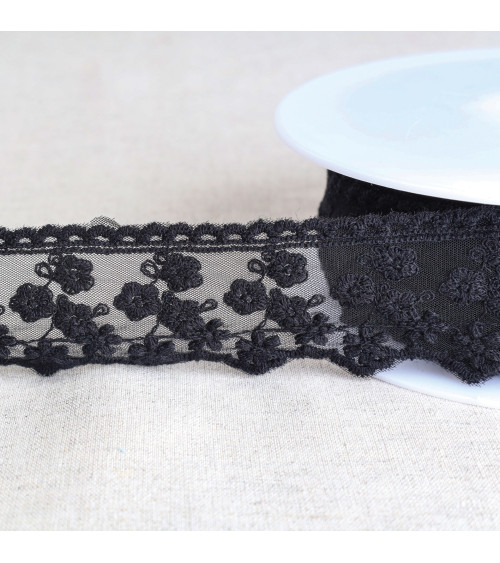 Spool of 13.5m embroidered tulle with small matt flowers 44mm black