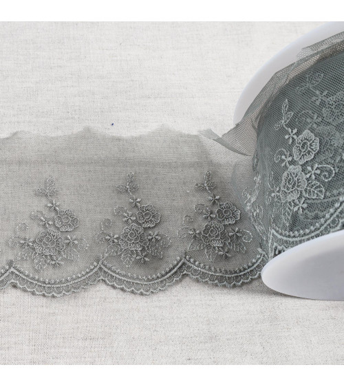 Spool 18m tulle embroidered with shiny scalloped flowers tulle embroidered with shiny scalloped flowers medium gray 92mm