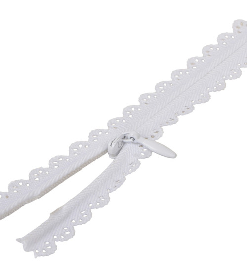 Adjustable non-separable lace closure - white