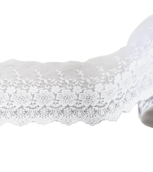 Tulle embroidered with scalloped flowers matt 115mm white per meter