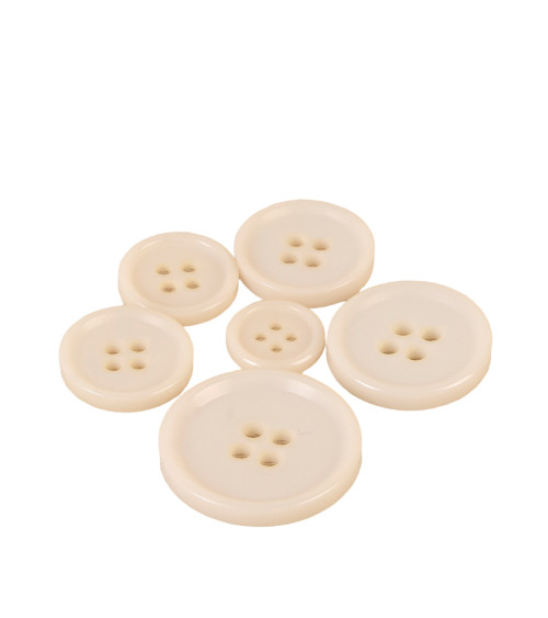 Classic 4-hole round button, ivory