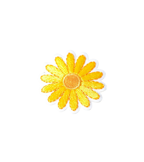 Yellow daisy iron-on badge 3.3cm x 3.3cm