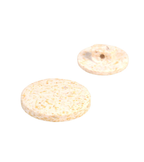 Round button with white rice husk tail