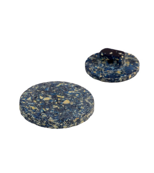 Set of 6 round buttons with navy blue rice husk shank