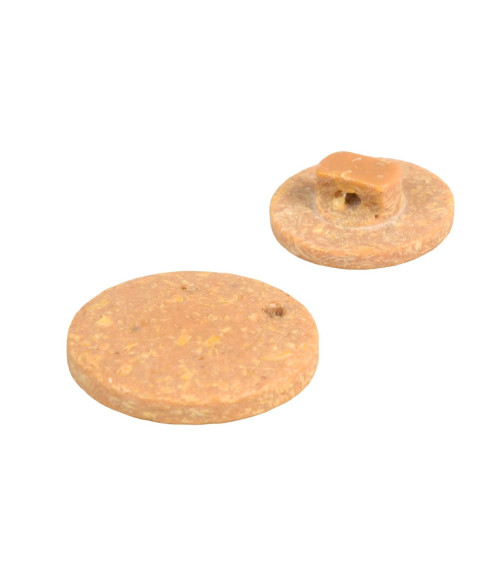 Set of 3 round buttons with beige antelope rice husk tail