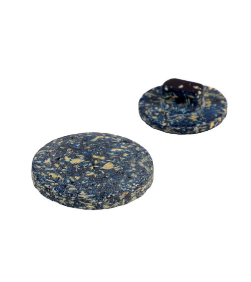 Set of 3 round buttons with navy blue rice husk shank