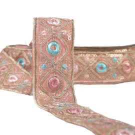 Trenza india bordada 30mm rosa claro